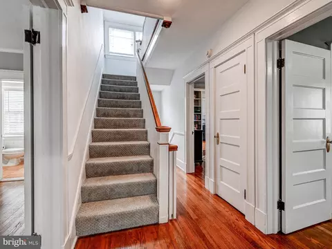 Entry Way - 4300 Wendover Rd, Baltimore, MD 21218 photo 4 of 5
