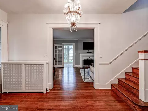 Entry Way - 4300 Wendover Rd, Baltimore, MD 21218 photo 2 of 5