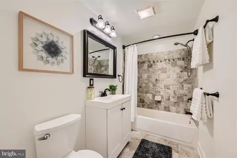 Bath - 4333 Falls Rd, Baltimore, MD 21211 photo 2 of 2