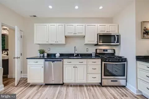 Kitchen - 4333 Falls Rd, Baltimore, MD 21211 photo 4 of 5