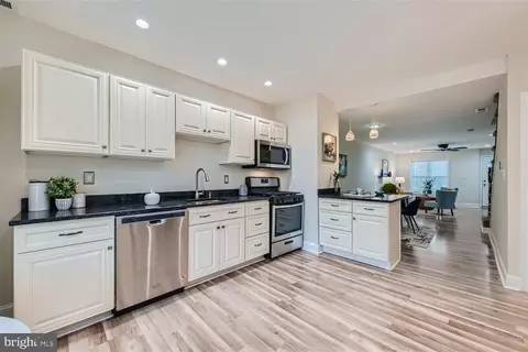 Kitchen - 4333 Falls Rd, Baltimore, MD 21211 photo 3 of 5