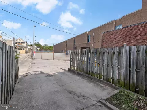 Exterior - 1613 Light St, Baltimore, MD 21230 photo 6 of 7