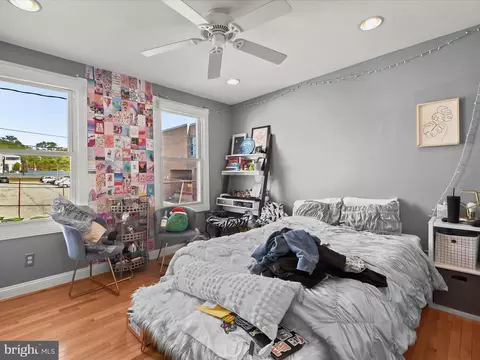 Bedroom - 1613 Light St, Baltimore, MD 21230 photo 5 of 6