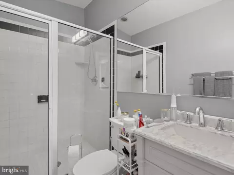 Bath - 1613 Light St, Baltimore, MD 21230 photo 2 of 3
