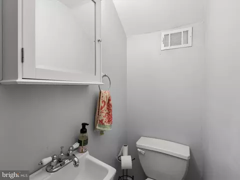 Bath - 1613 Light St, Baltimore, MD 21230 photo 1 of 3