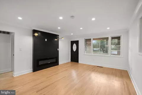 Living - 7609 Windy Rdg, Baltimore, MD 21236 photo 3 of 4