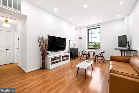 Living - 1011 Hunter St #I-2, Baltimore, MD 21202 photo 2 of 3
