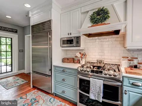 Kitchen - 400 Northway, Baltimore, MD 21218 photo 2 of 2