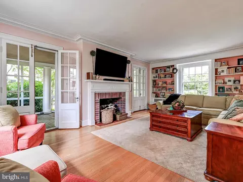 Living - 400 Northway, Baltimore, MD 21218 photo 1 of 2