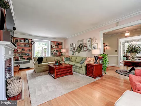 Living - 400 Northway, Baltimore, MD 21218 photo 2 of 2