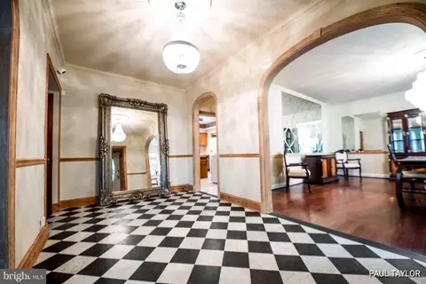 Entry Way - 3510 Sequoia Ave, Baltimore, MD 21215 photo 2 of 4