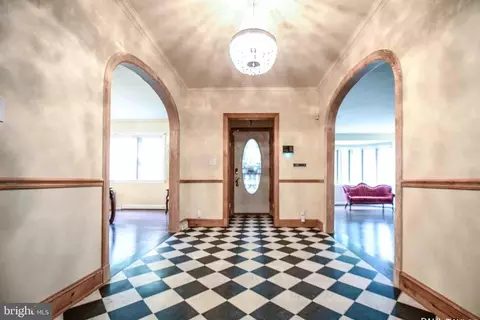 Entry Way - 3510 Sequoia Ave, Baltimore, MD 21215 photo 1 of 4