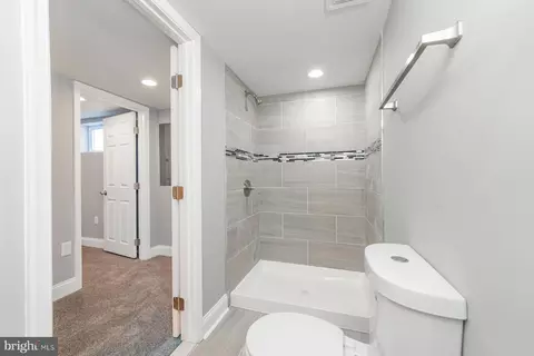 Bath - 3216 Yosemite Ave, Baltimore, MD 21215 photo 3 of 4