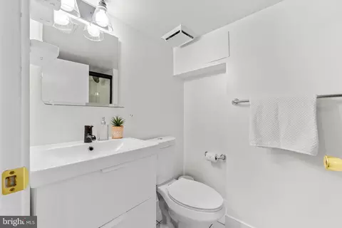 Bath - 30 S Decker Ave, Baltimore, MD 21224 photo 2 of 3