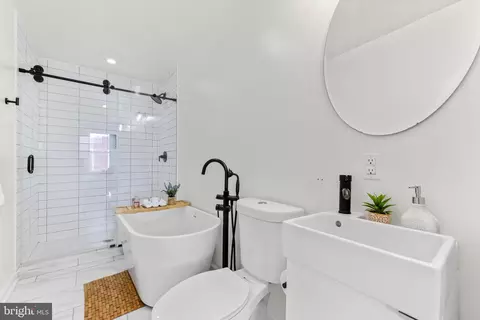 Bath - 30 S Decker Ave, Baltimore, MD 21224 photo 1 of 3