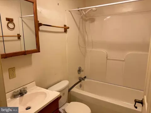 Bath - 1231 Bayard St, Baltimore, MD 21230 photo 1 of 3