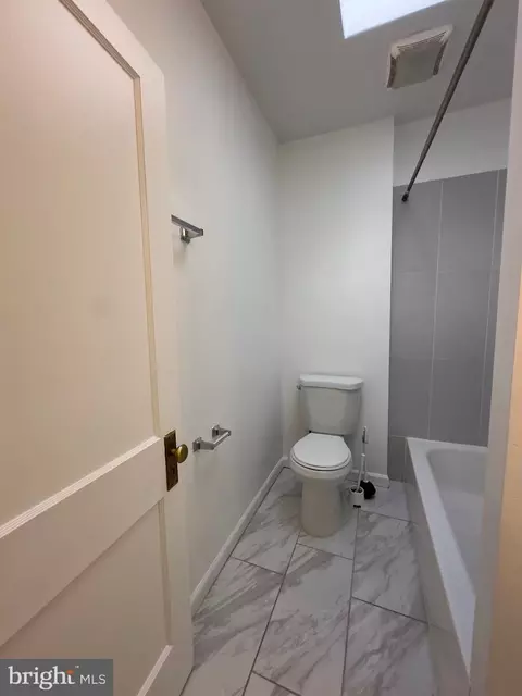 Bath - 2411 Herkimer St, Baltimore, MD 21230 photo 3 of 3