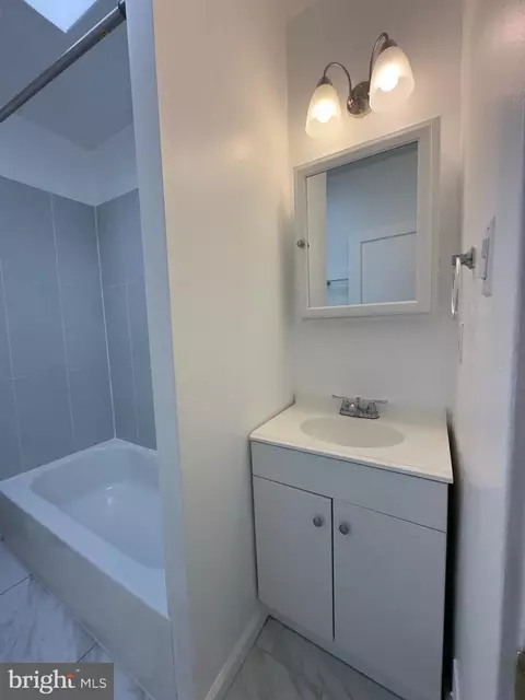 Bath - 2411 Herkimer St, Baltimore, MD 21230 photo 2 of 3