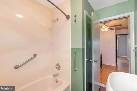 Bath - 3503 Kenyon Ave, Baltimore, MD 21213 photo 2 of 3