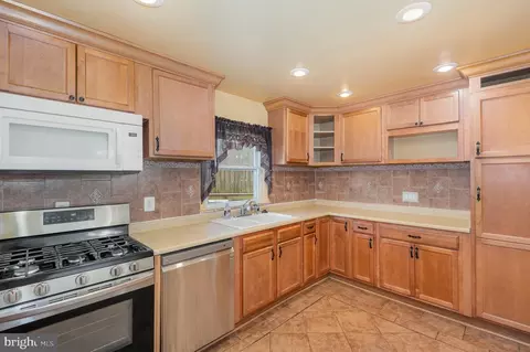 Kitchen - 3503 Kenyon Ave, Baltimore, MD 21213 photo 2 of 3