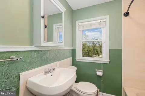 Bath - 3503 Kenyon Ave, Baltimore, MD 21213 photo 1 of 3