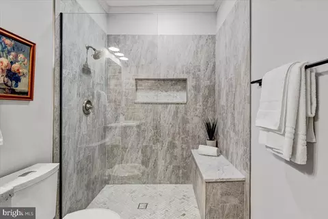 Bath - 2403 E Fairmount Ave, Baltimore, MD 21224 photo 2 of 4