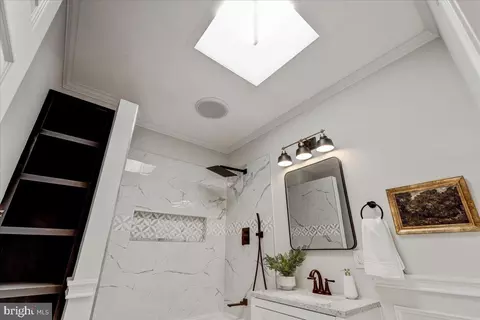 Bath - 2403 E Fairmount Ave, Baltimore, MD 21224 photo 4 of 4