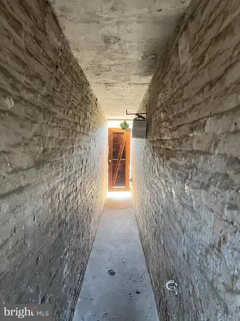 Entry Way - 114 Hamburg St E, Baltimore, MD 21230 photo 5 of 5