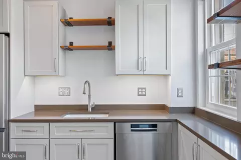 Kitchen - 114 Hamburg St E, Baltimore, MD 21230 photo 2 of 5