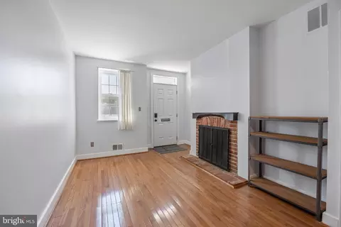 Living - 114 Hamburg St E, Baltimore, MD 21230 photo 3 of 5