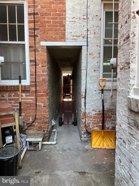 Entry Way - 114 Hamburg St E, Baltimore, MD 21230 photo 4 of 5