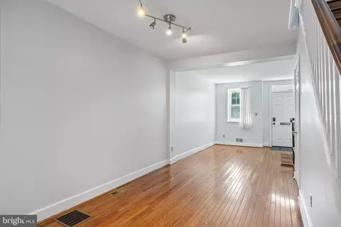 Living - 114 Hamburg St E, Baltimore, MD 21230 photo 4 of 5