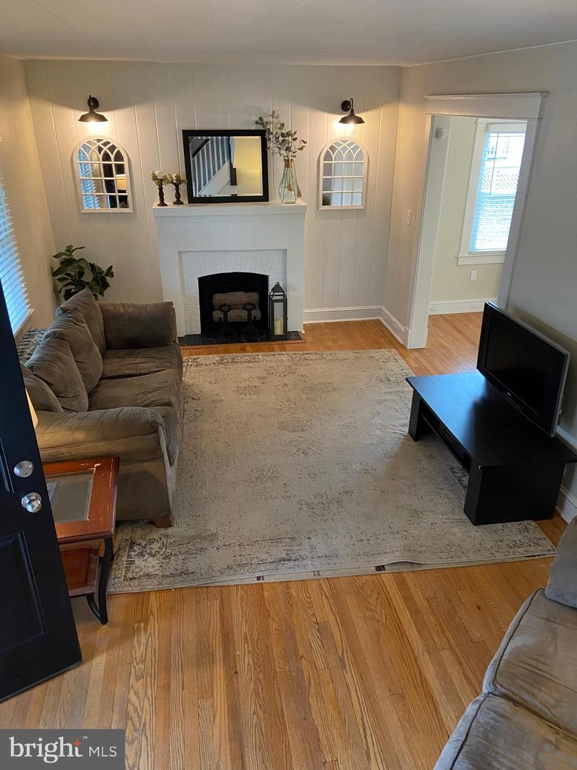 Living - 4800 Edgar Ter, Baltimore, MD 21214 photo 2 of 3
