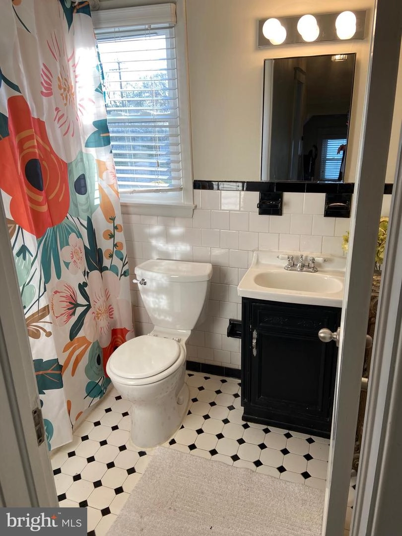Bath - 4800 Edgar Ter, Baltimore, MD 21214 photo 1 of 1