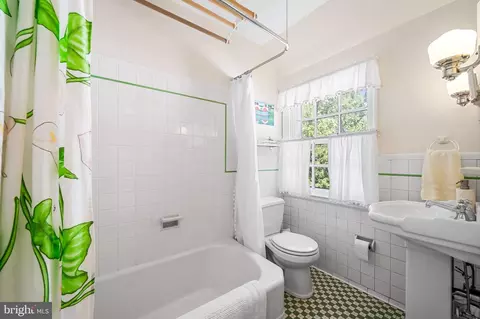 Bath - 321 Broadmoor Rd, Baltimore, MD 21212 photo 6 of 6