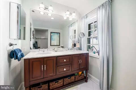 Bath - 321 Broadmoor Rd, Baltimore, MD 21212 photo 3 of 6