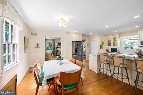 Dining - 321 Broadmoor Rd, Baltimore, MD 21212 photo 2 of 3