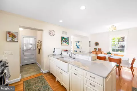 Bath - 321 Broadmoor Rd, Baltimore, MD 21212 photo 1 of 6