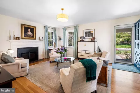 Living - 321 Broadmoor Rd, Baltimore, MD 21212 photo 2 of 6