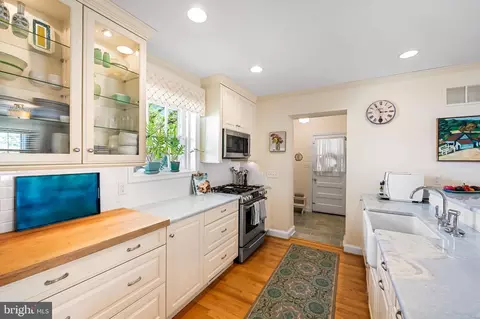 Kitchen - 321 Broadmoor Rd, Baltimore, MD 21212 photo 2 of 3
