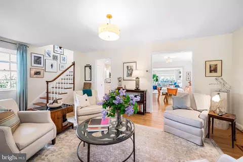 Living - 321 Broadmoor Rd, Baltimore, MD 21212 photo 4 of 6