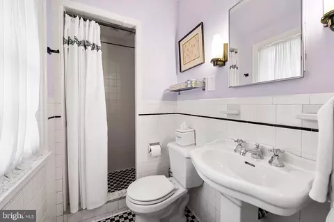 Bath - 321 Broadmoor Rd, Baltimore, MD 21212 photo 5 of 6