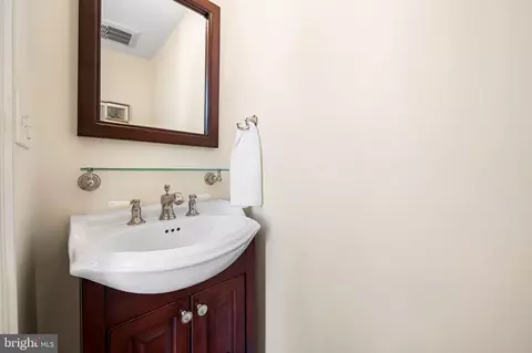 Bath - 321 Broadmoor Rd, Baltimore, MD 21212 photo 2 of 6