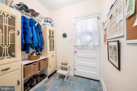 Entry Way - 321 Broadmoor Rd, Baltimore, MD 21212 photo 2 of 3