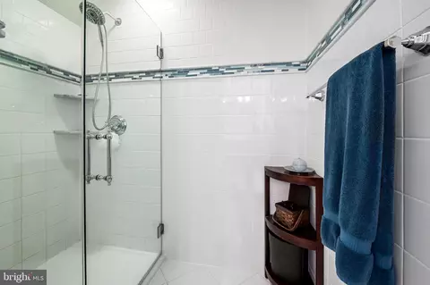 Bath - 321 Broadmoor Rd, Baltimore, MD 21212 photo 4 of 6