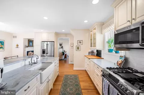 Kitchen - 321 Broadmoor Rd, Baltimore, MD 21212 photo 3 of 3