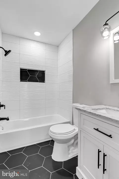 Bath - 2504 E Madison St, Baltimore, MD 21205 photo 4 of 5