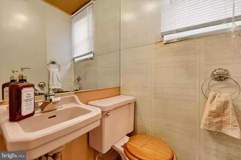 Bath - 4155 Crest Heights Rd, Baltimore, MD 21215 photo 1 of 3