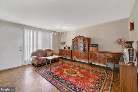 Living - 4155 Crest Heights Rd, Baltimore, MD 21215 photo 2 of 4