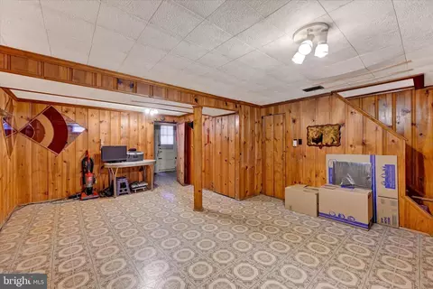 Living - 4155 Crest Heights Rd, Baltimore, MD 21215 photo 4 of 4